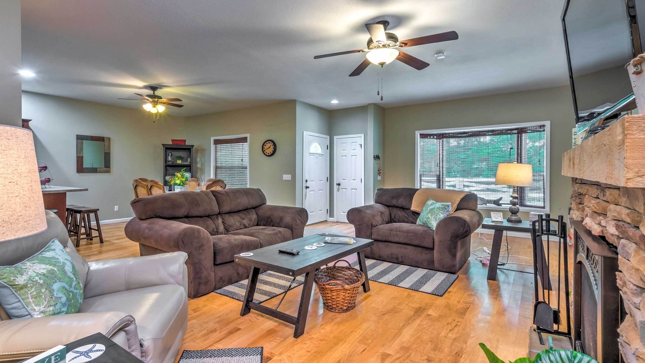 Photo of Livingroom in Byrdstown