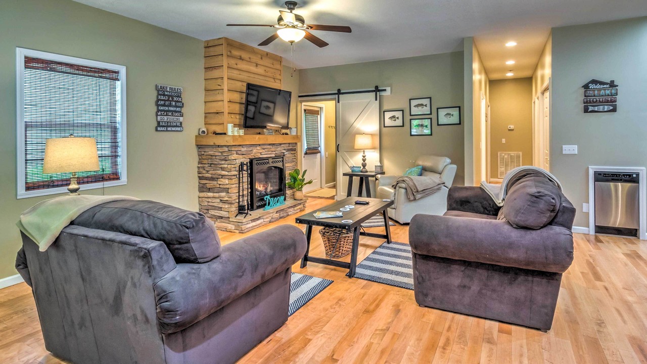 Photo of Livingroom in Byrdstown