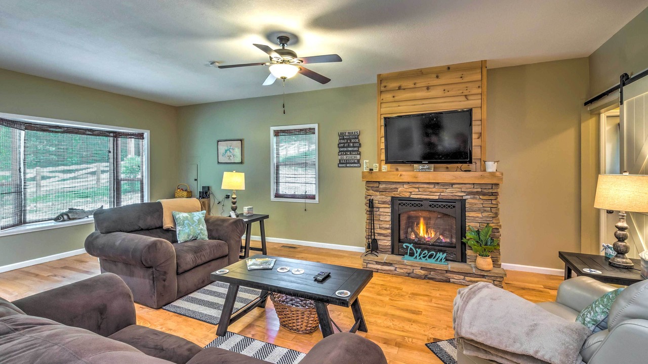 Photo of Bedroom in Byrdstown