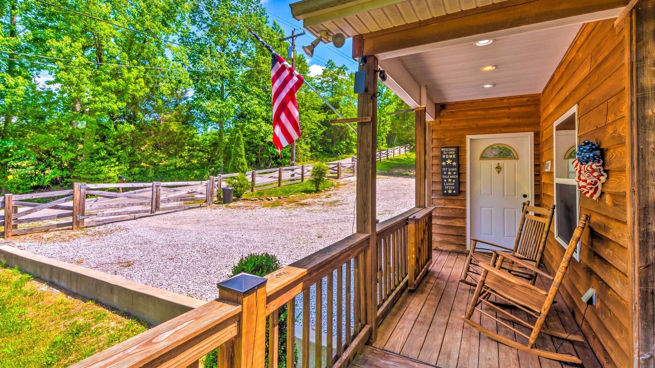 Photo of Patio Balcony in Byrdstown