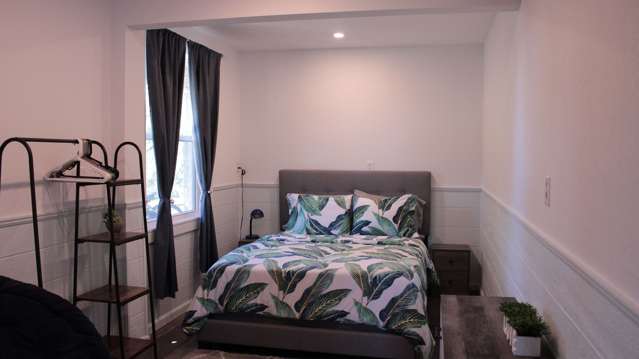 Photo of Bedroom in Waves