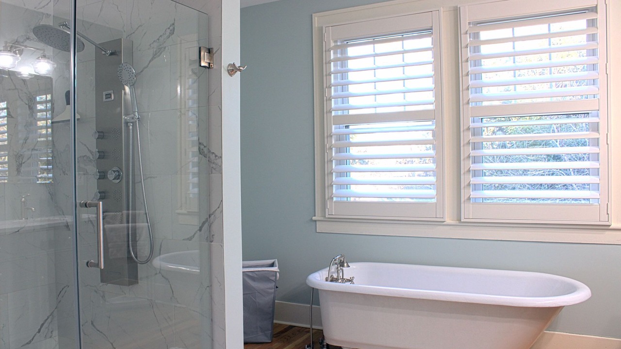Photo of Bathroom in Grove Park- Sunset