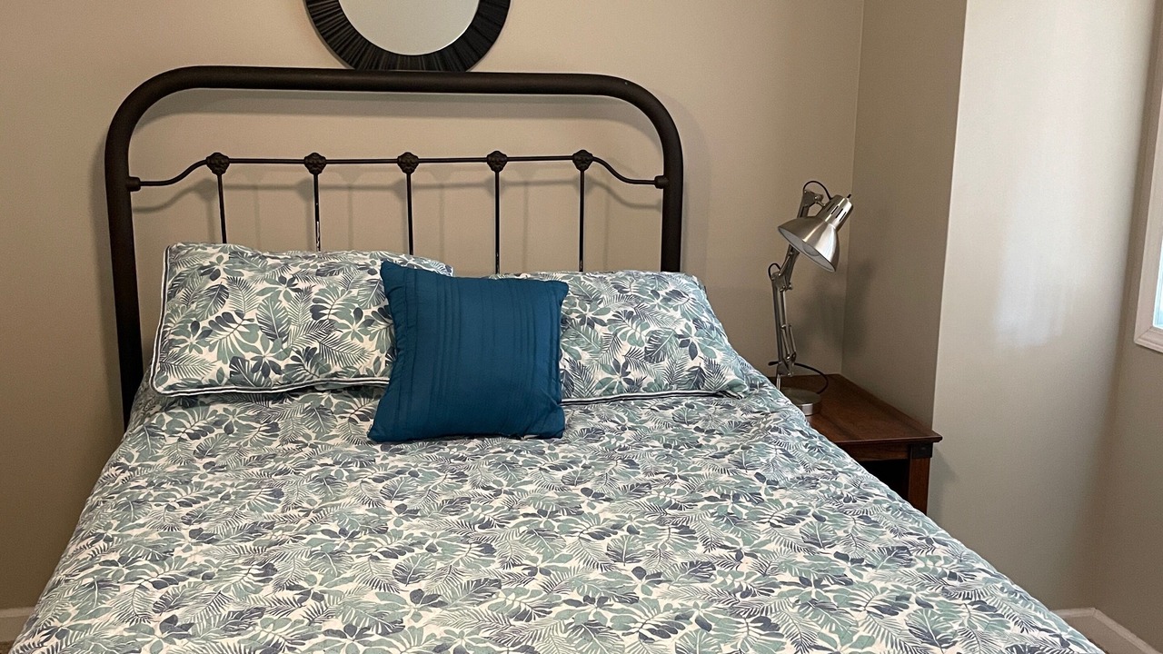 Photo of Bedroom in Flat Hollow Marina