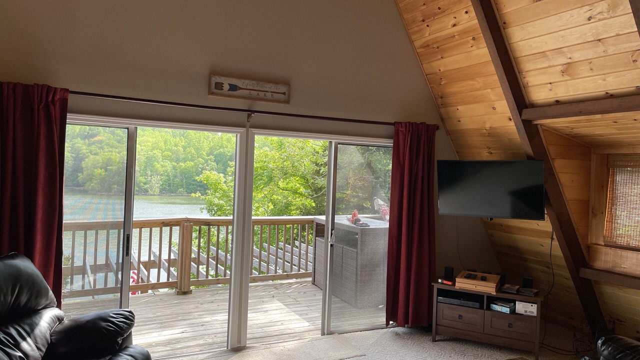 Photo of Livingroom in Flat Hollow Marina