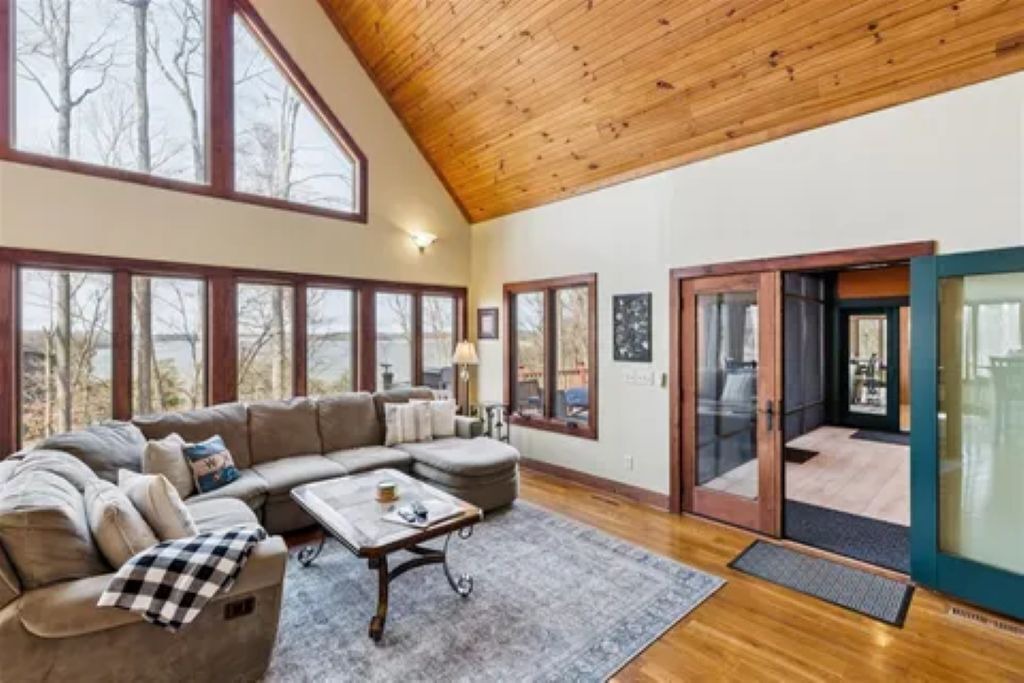Photo of Livingroom in Scottsville