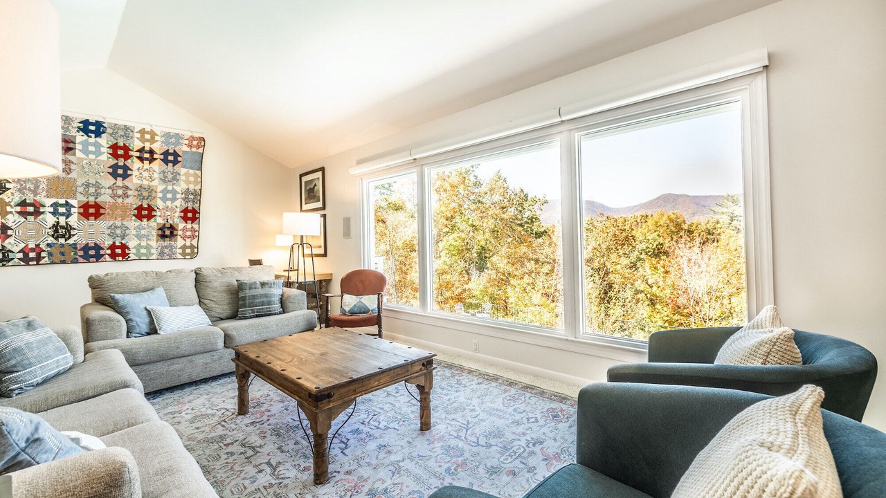 Photo of Livingroom in Landrum