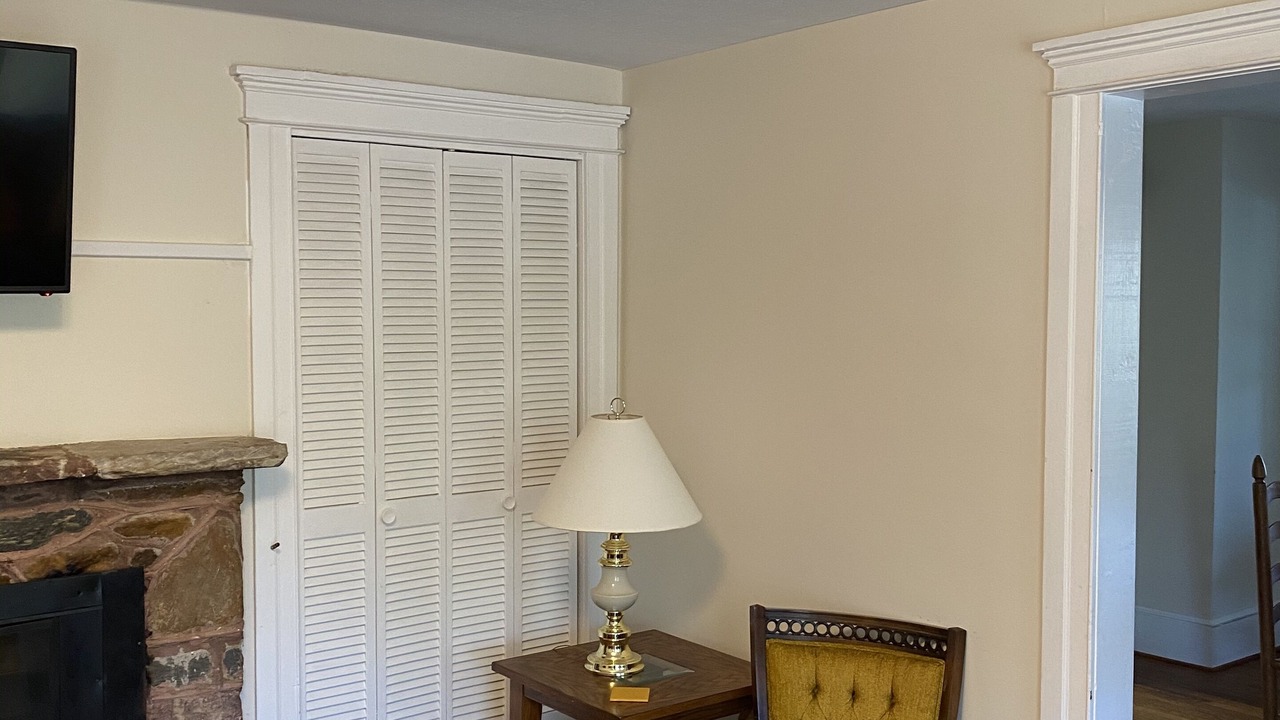 Photo of Livingroom in Flat Rock