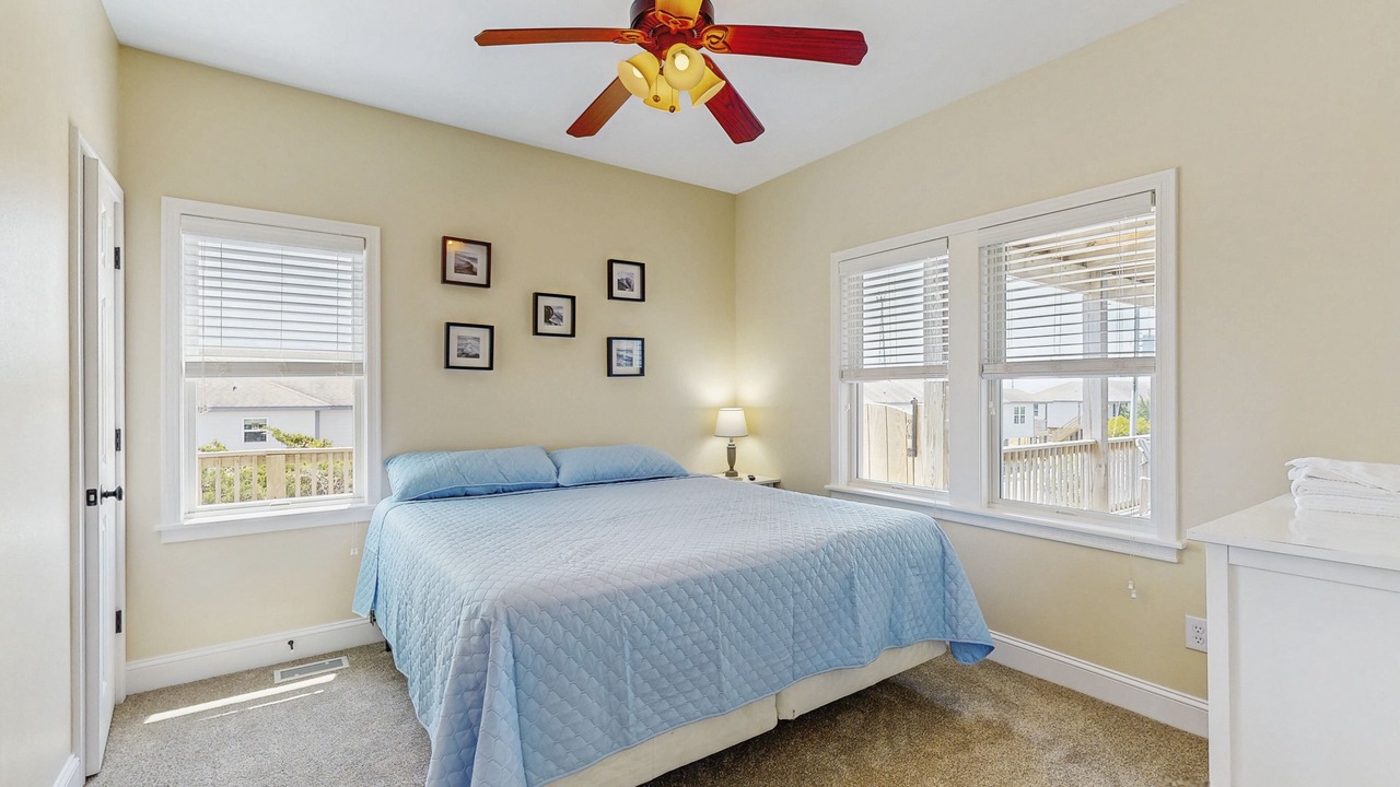 Photo of Bedroom in Waves