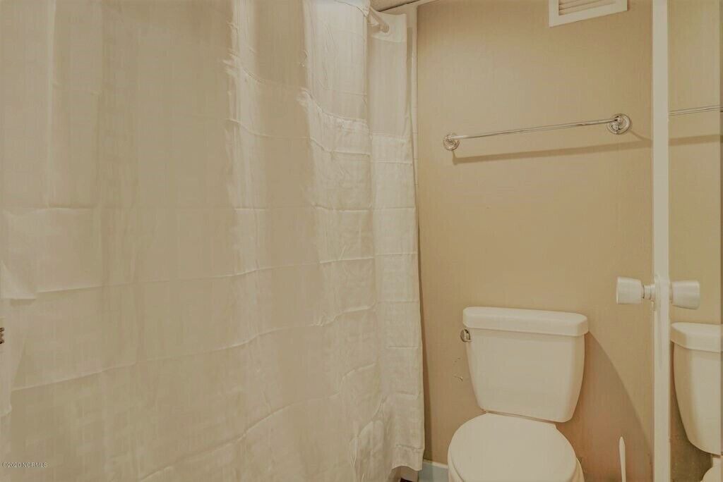Photo of Bathroom in Airlie