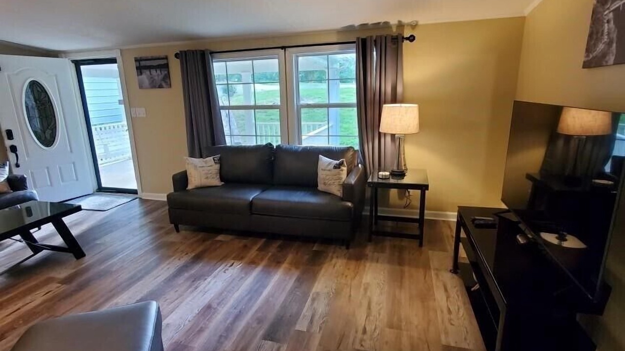 Photo of Livingroom in Byrdstown