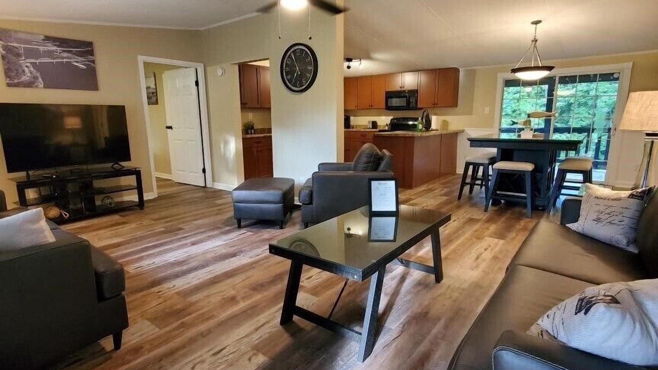 Photo of Livingroom in Byrdstown