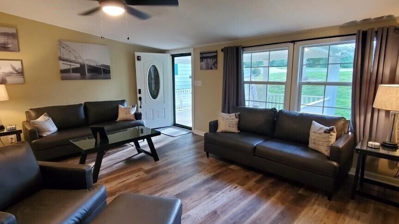Photo of Livingroom in Byrdstown