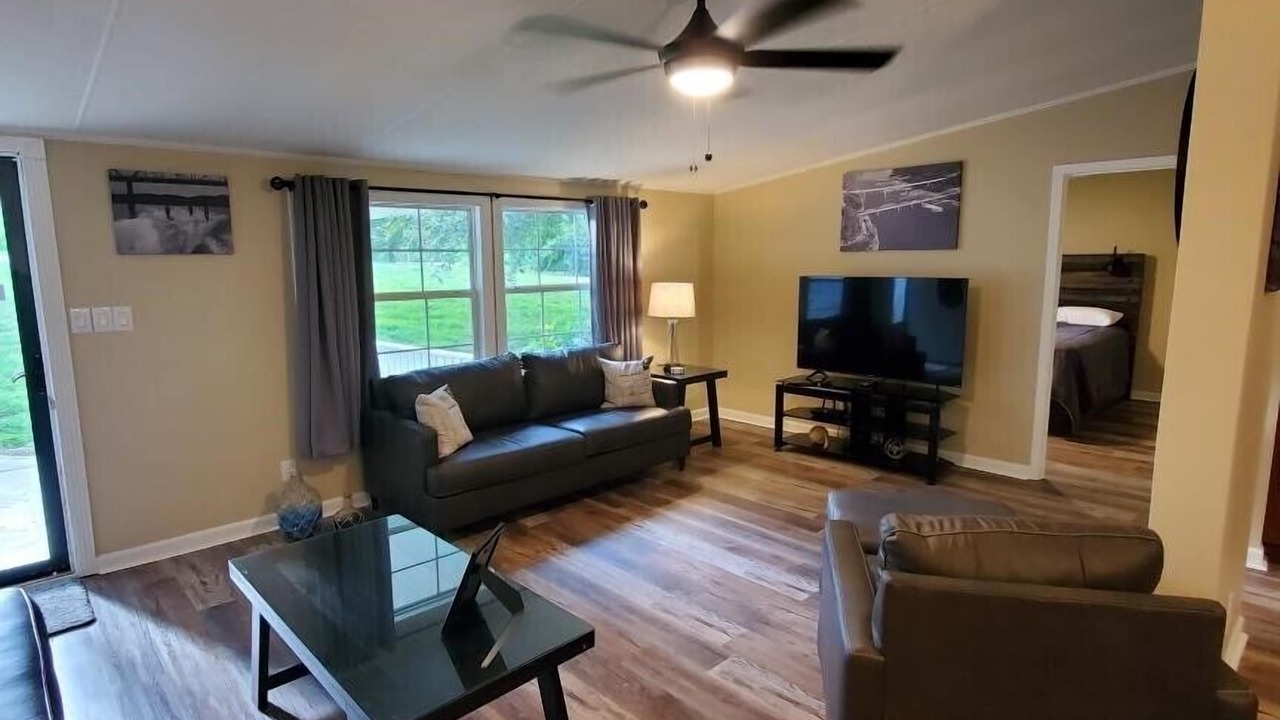 Photo of Livingroom in Byrdstown