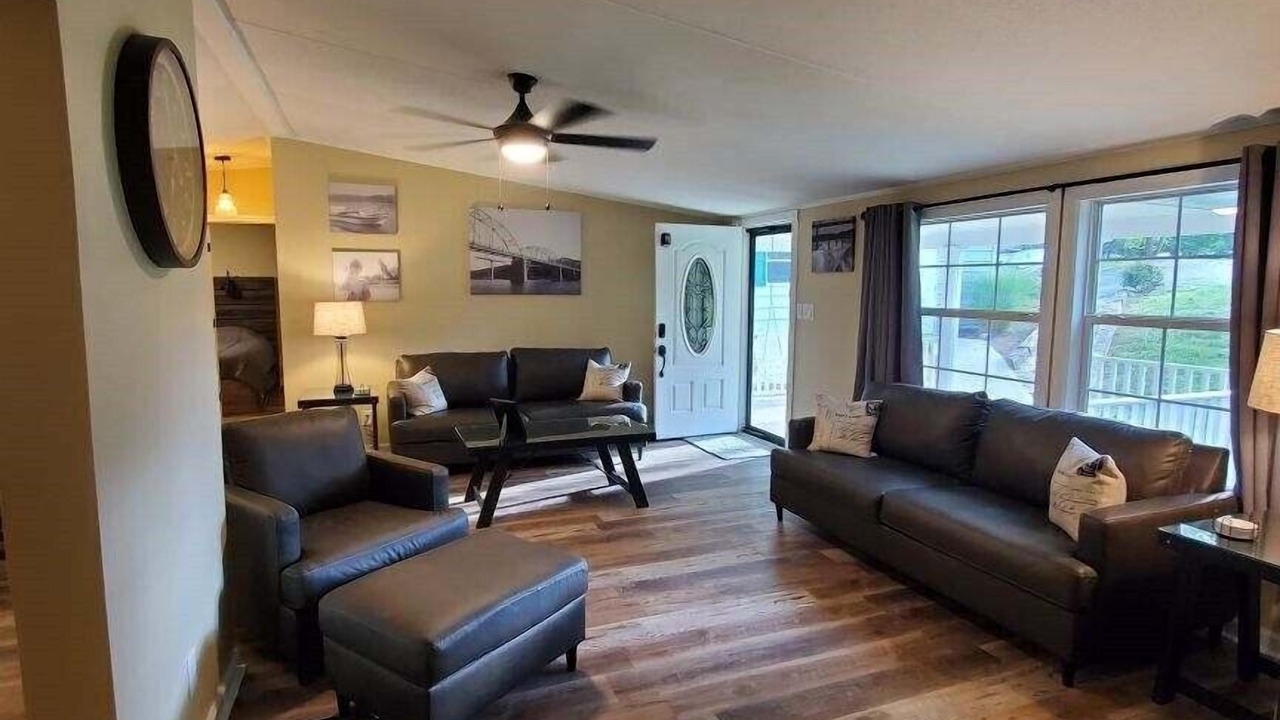 Photo of Livingroom in Byrdstown