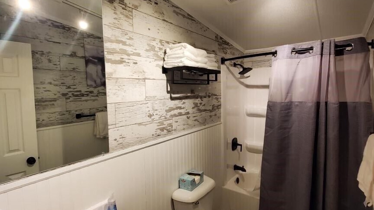 Photo of Bathroom in Byrdstown