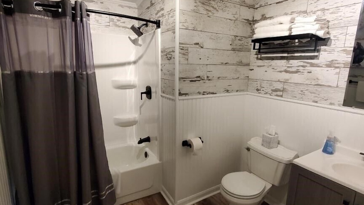Photo of Bathroom in Byrdstown