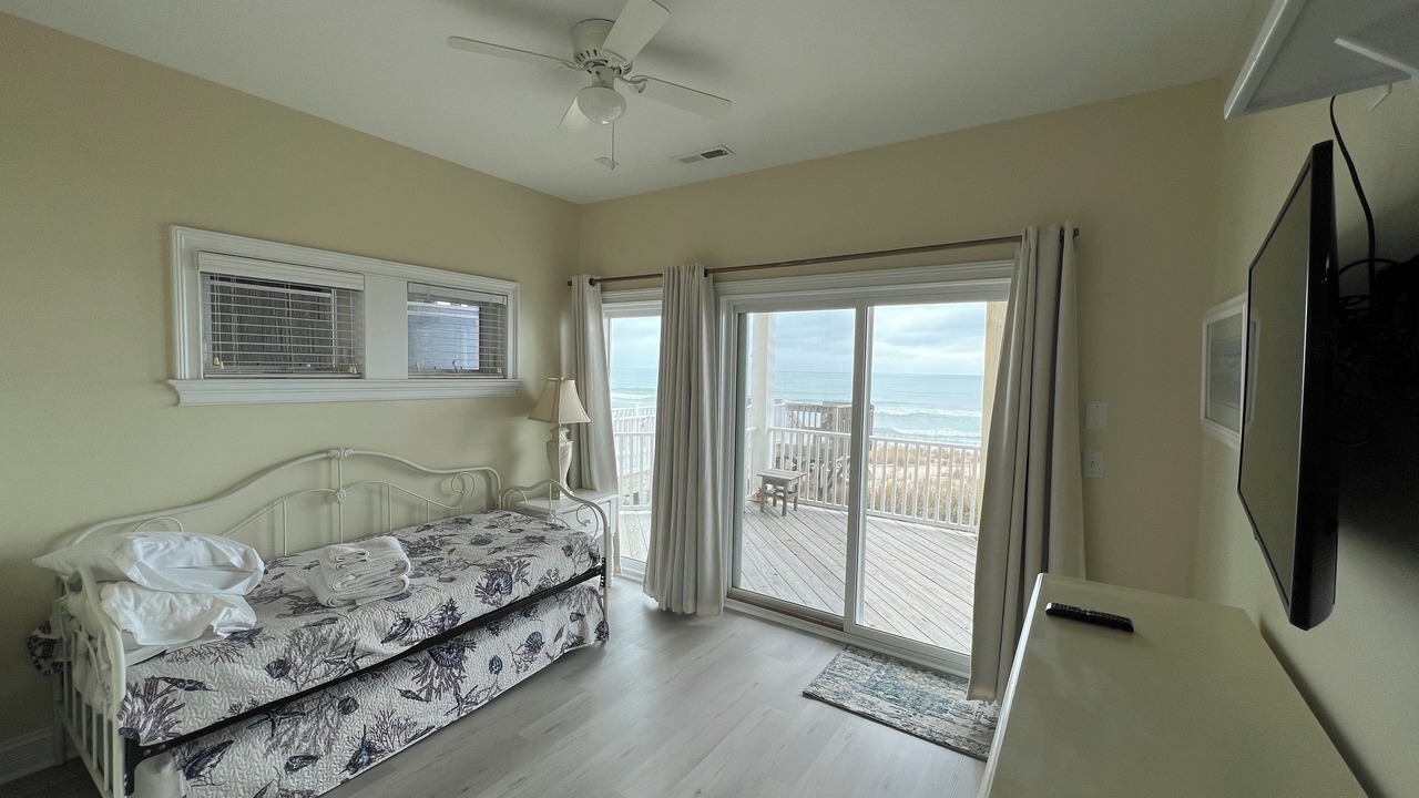 Photo of Bedroom in North Topsail Beach