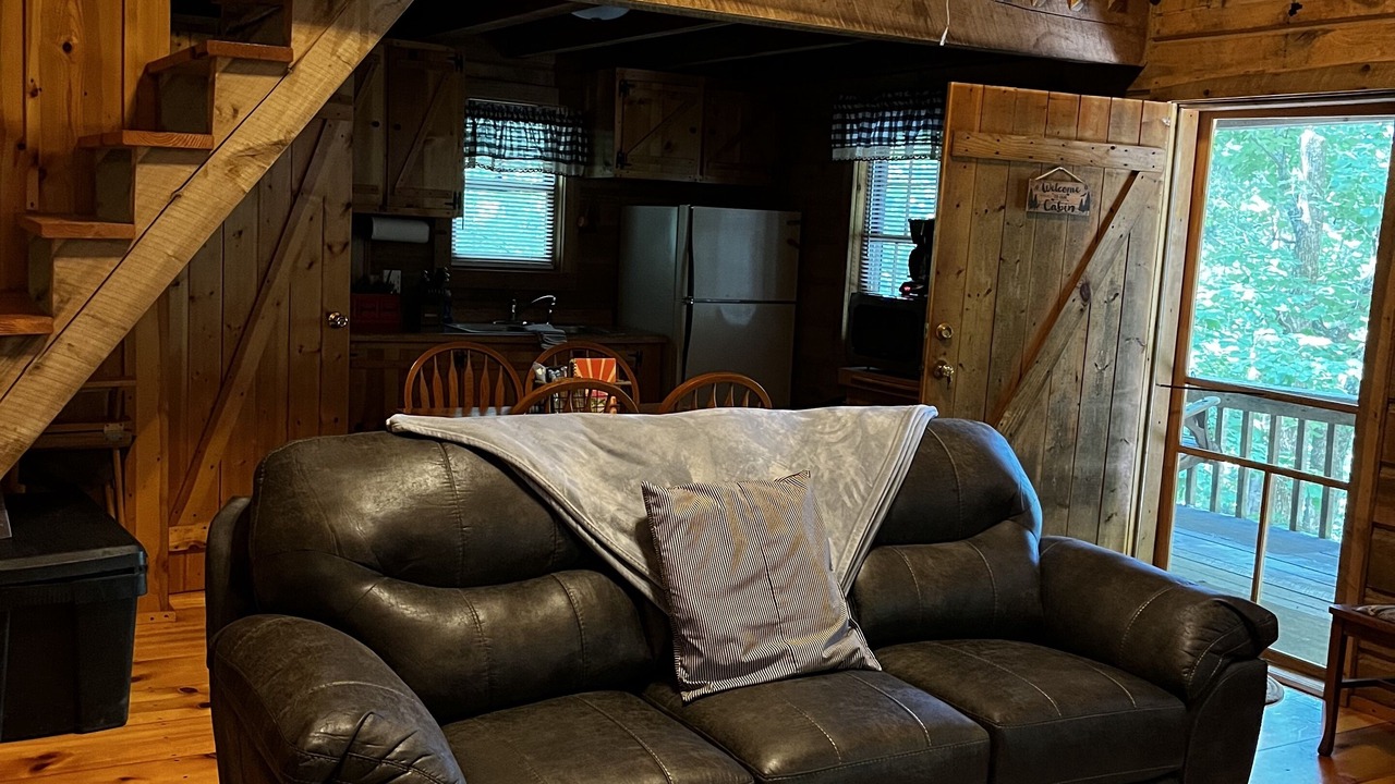 Photo of Livingroom in Flat Hollow Marina