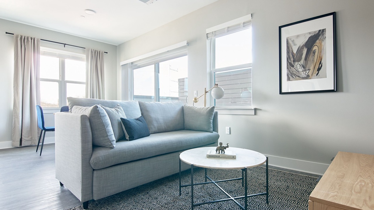 Photo of Livingroom in Hillsboro West End