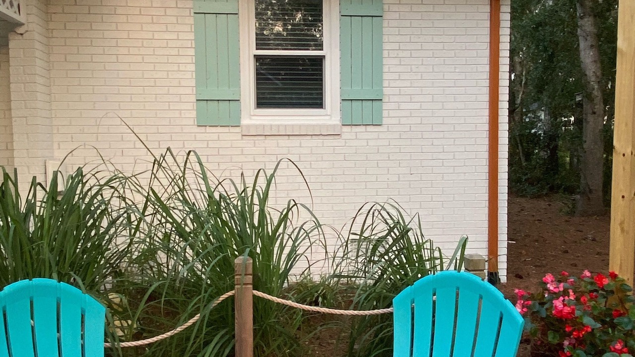 Photo of Patio Balcony in Tranquil Harbour
