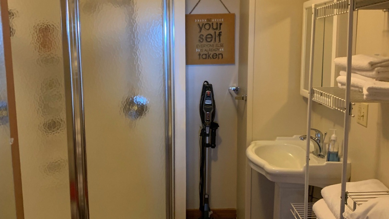 Photo of Bathroom in Byrdstown