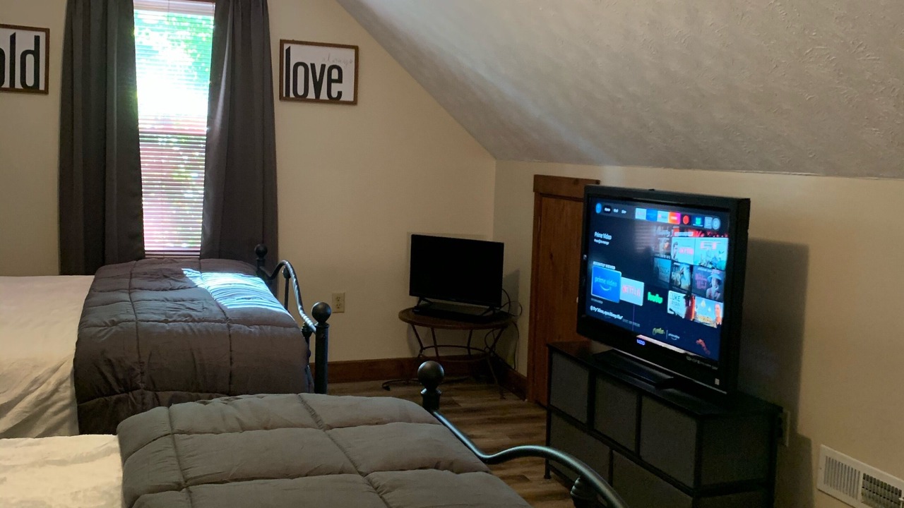 Photo of Bedroom in Byrdstown