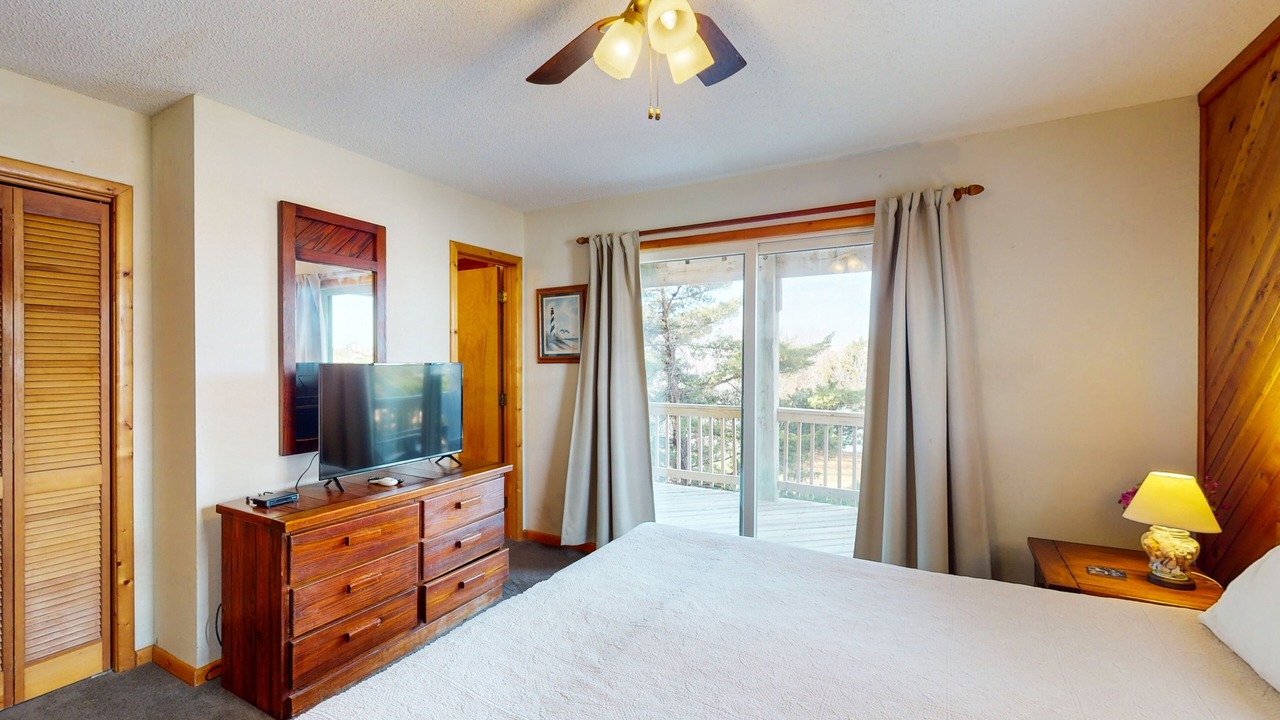 Photo of Bedroom in Waves