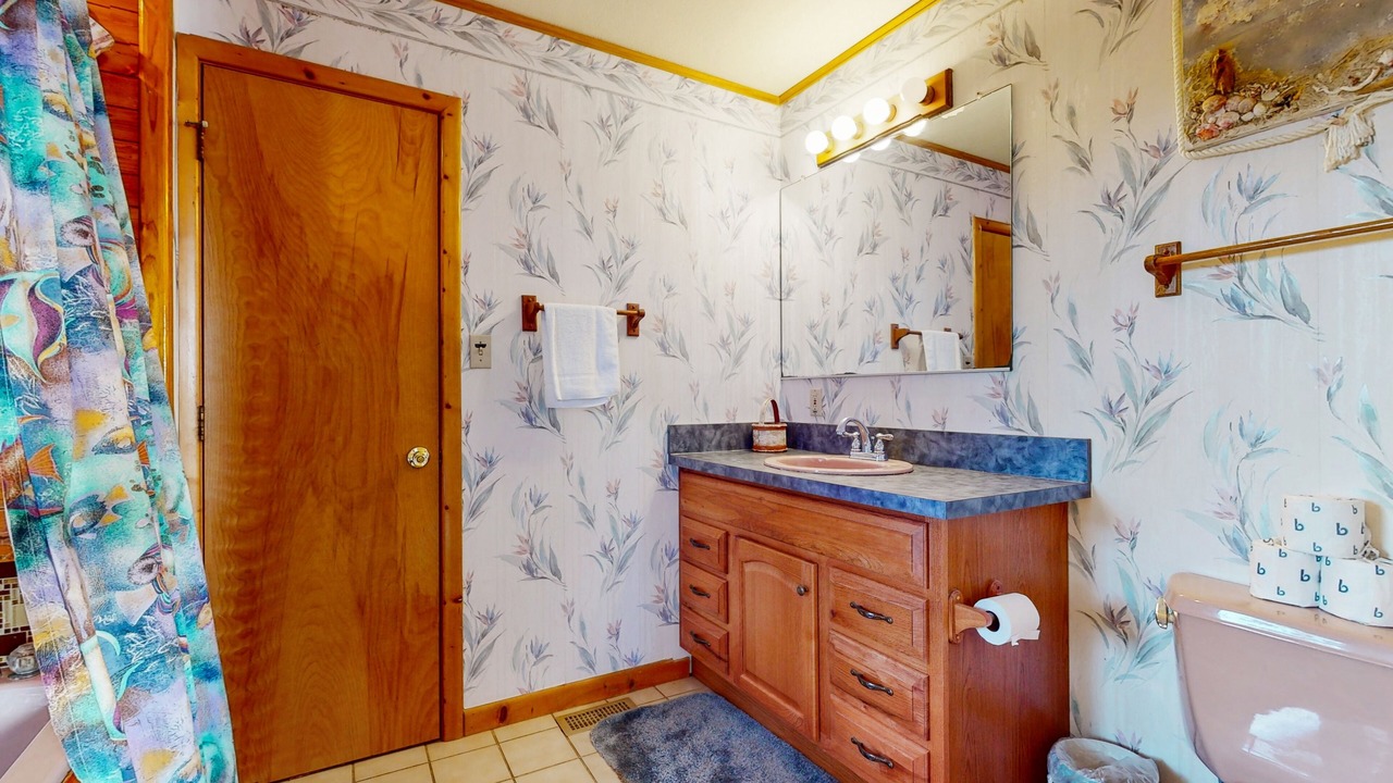 Photo of Bathroom in Waves