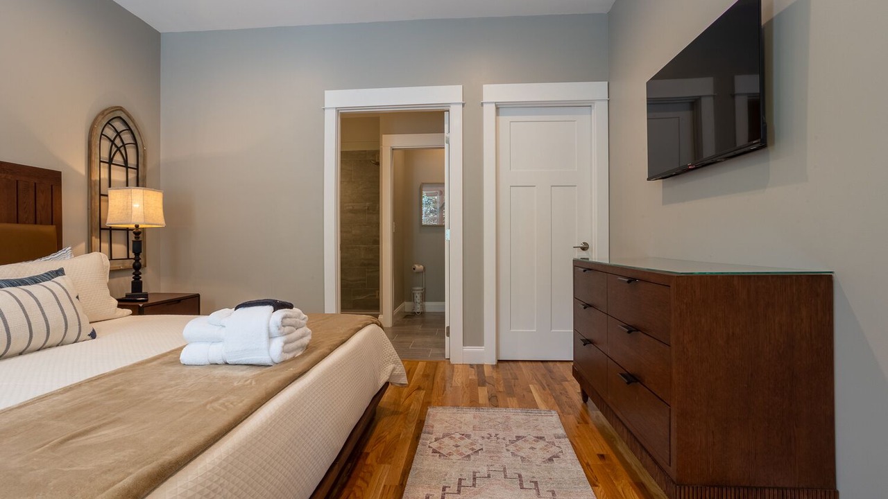 Photo of Bedroom in Woodfin