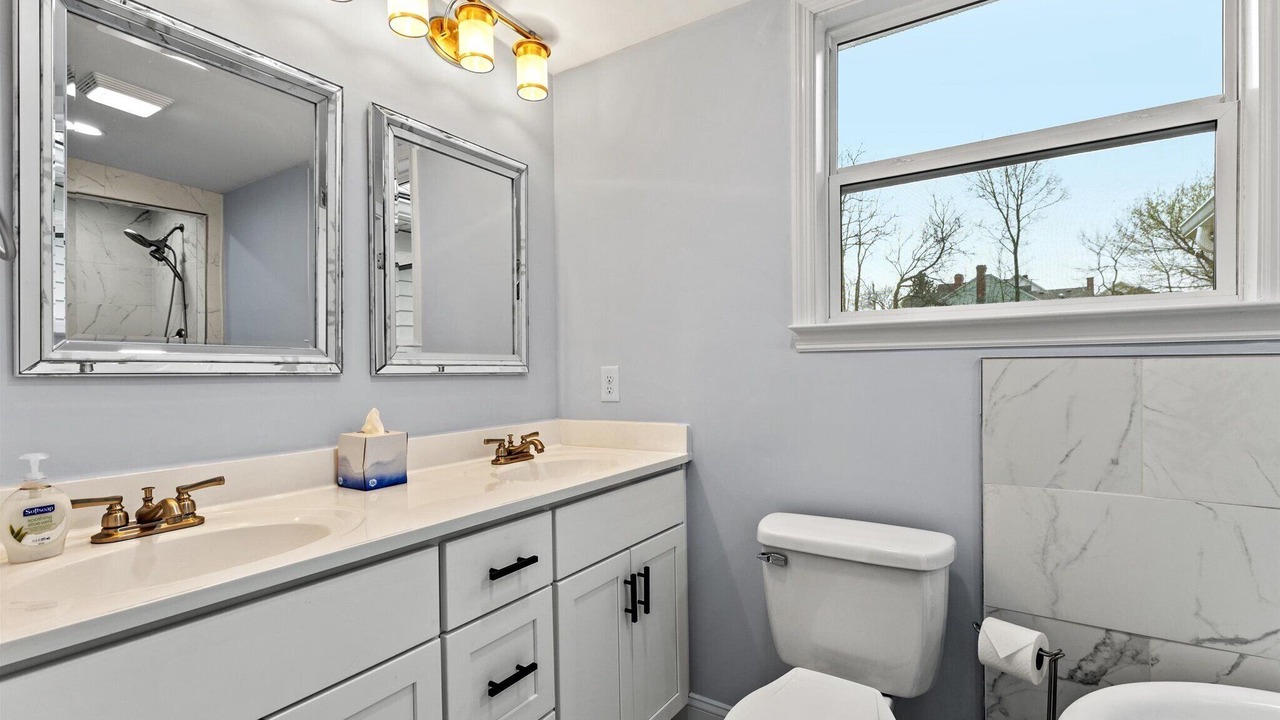 Photo of Bathroom in Lawrenceburg