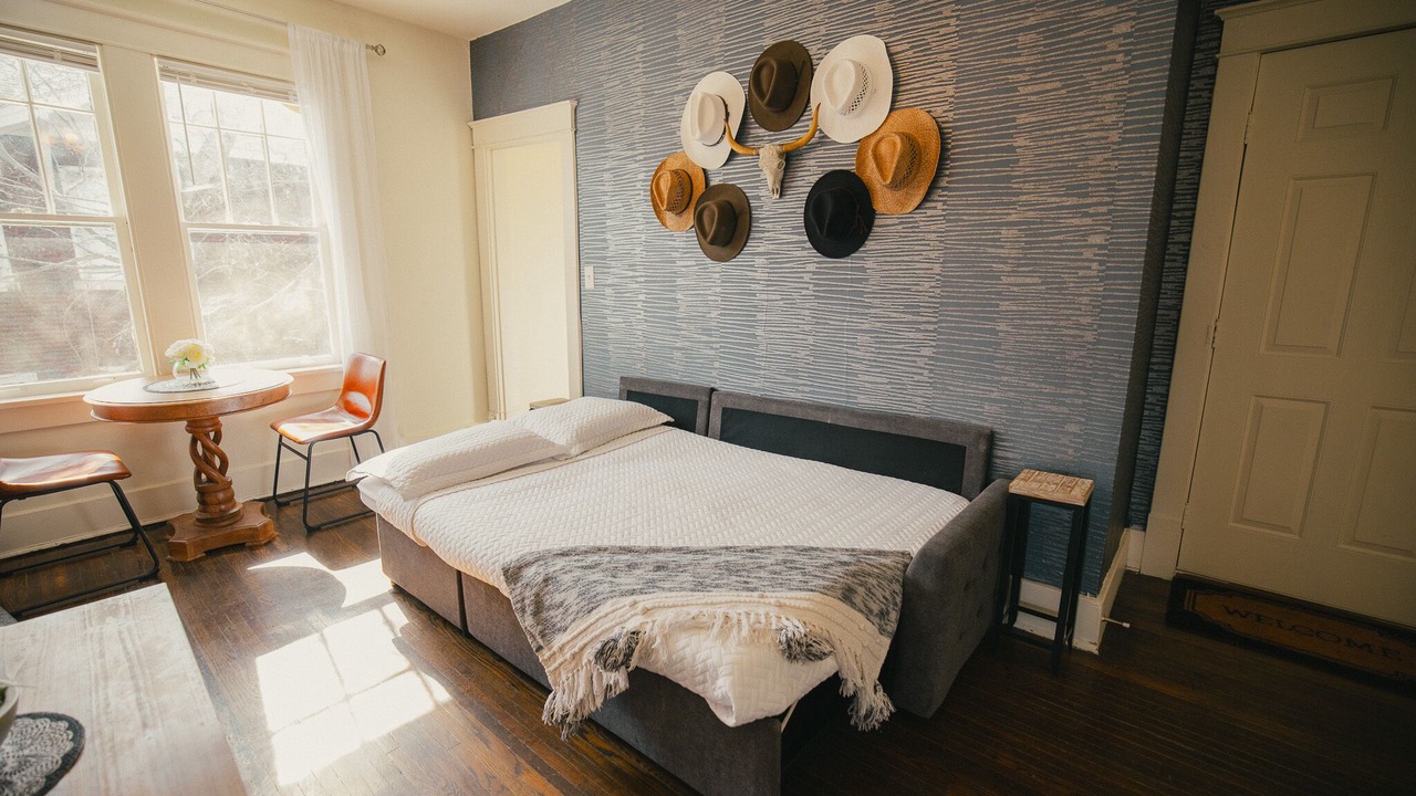 Photo of Livingroom in Hillsboro Village