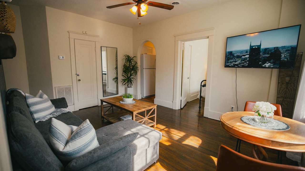 Photo of Livingroom in Hillsboro Village