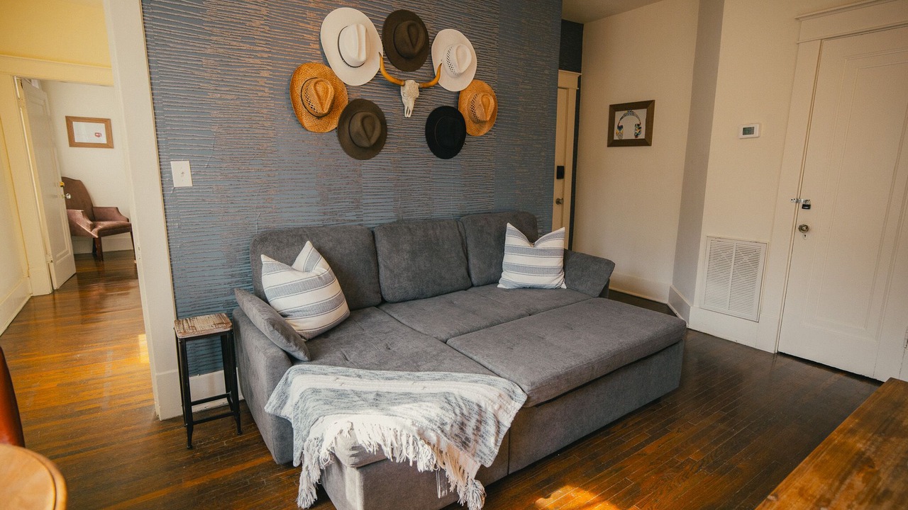 Photo of Livingroom in Hillsboro Village