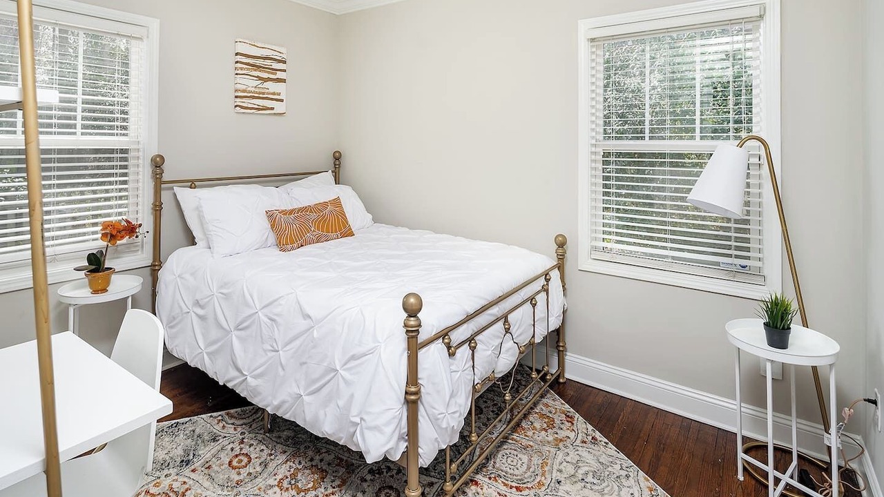 Photo of Bedroom in Villa Heights