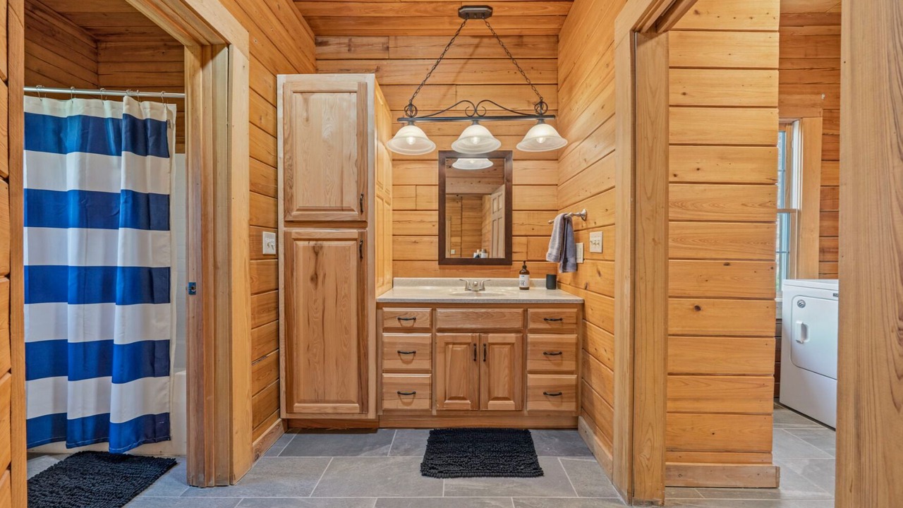 Photo of Bathroom in Fountain Run