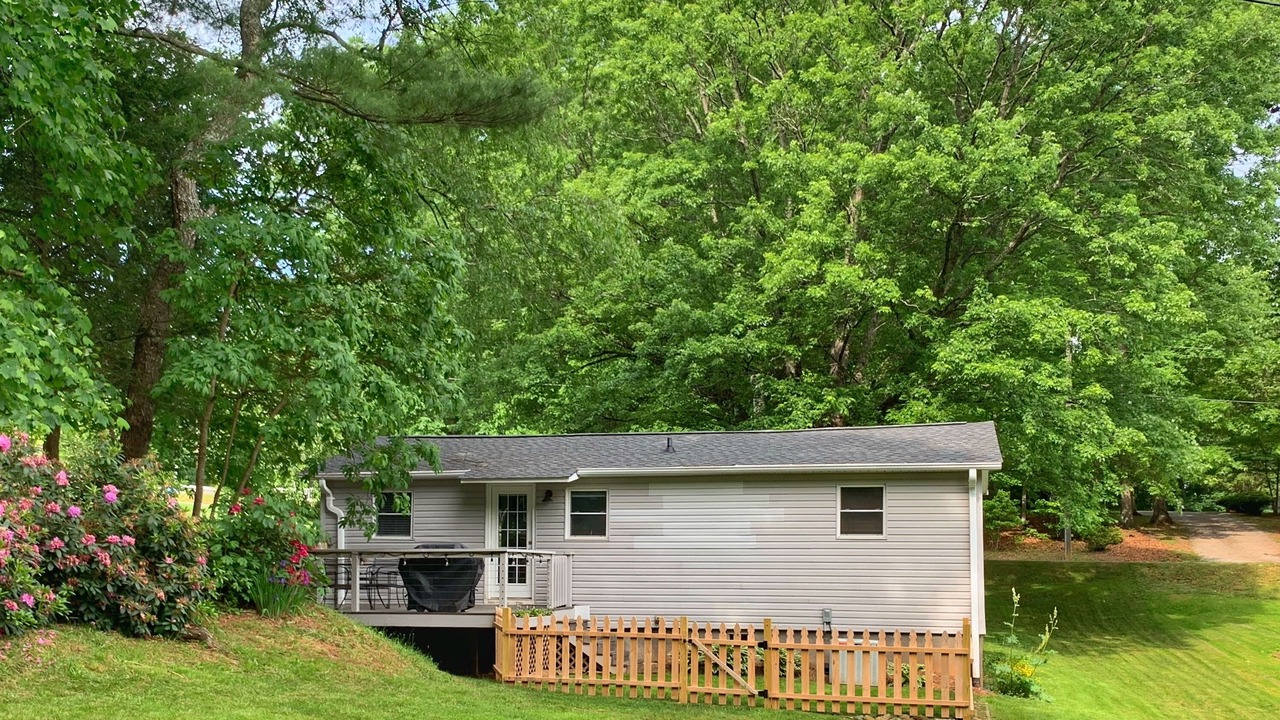 Photo of Outdoor in Avery Creek