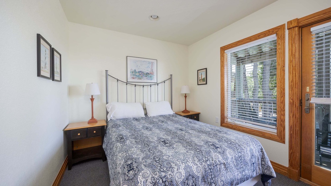 Photo of Bedroom in Monteray Shores