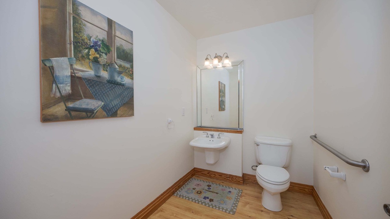 Photo of Bathroom in Monteray Shores