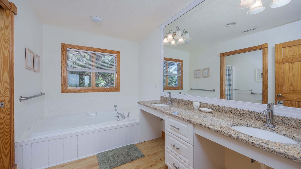 Photo of Bathroom in Monteray Shores