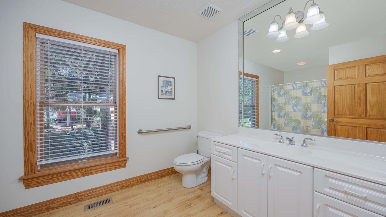 Photo of Bathroom in Monteray Shores