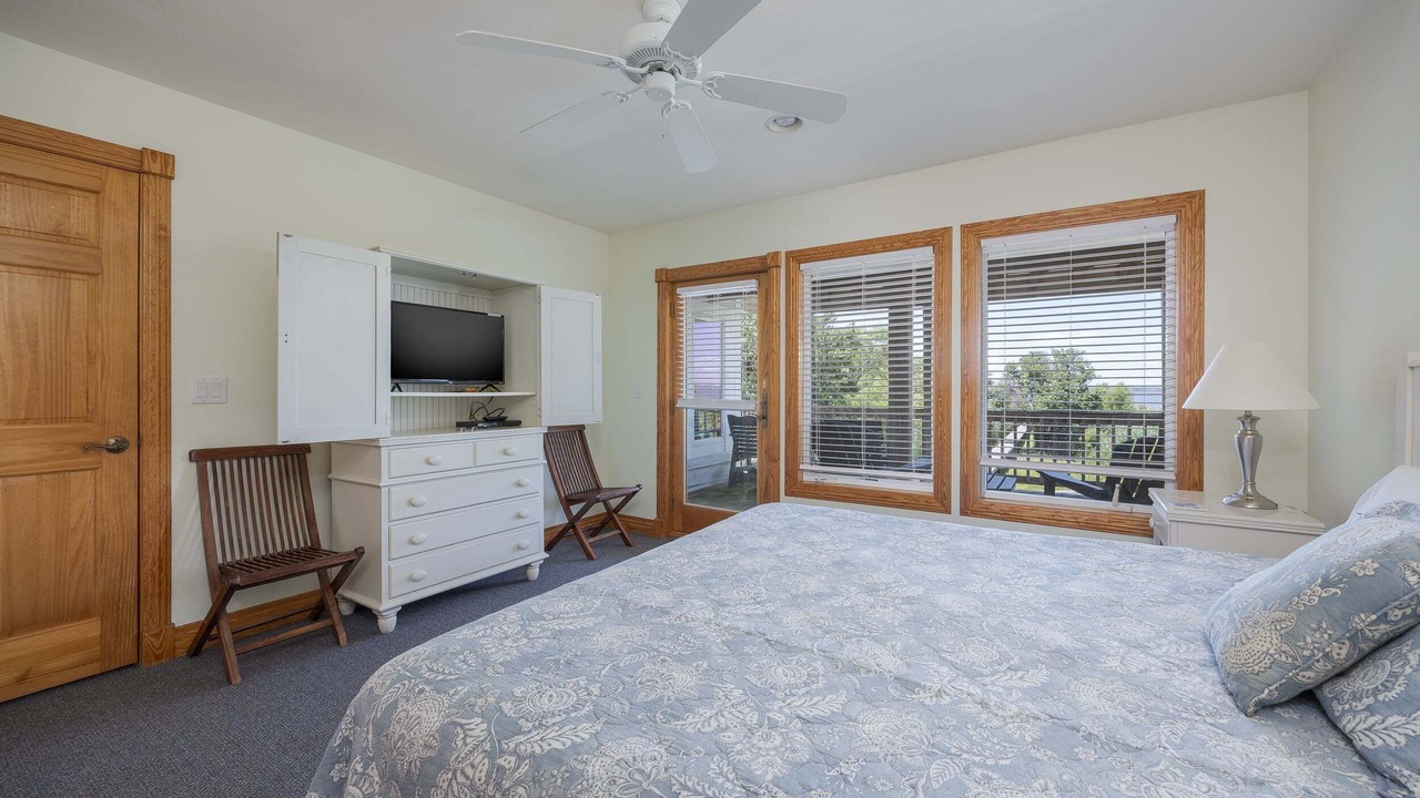 Photo of Bedroom in Monteray Shores