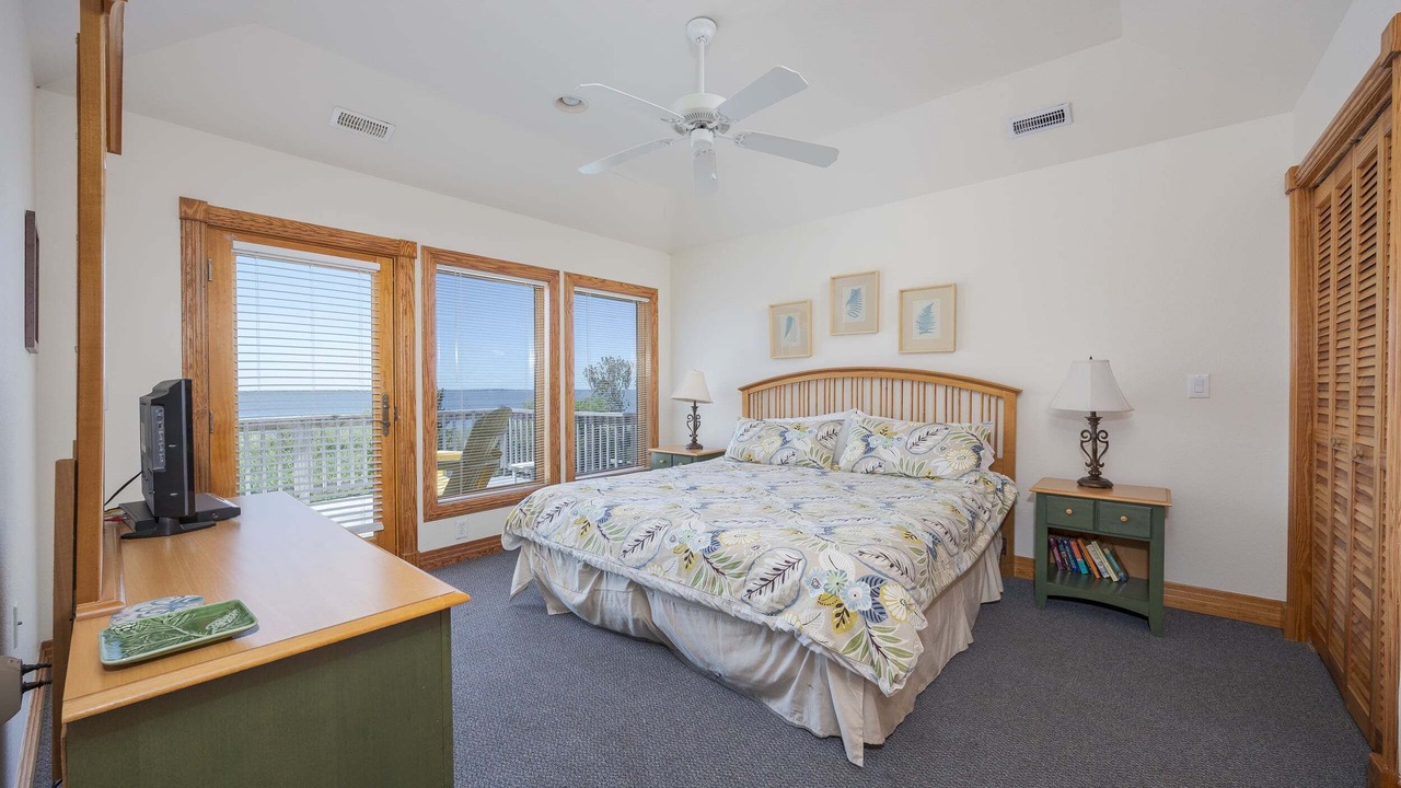 Photo of Bedroom in Monteray Shores