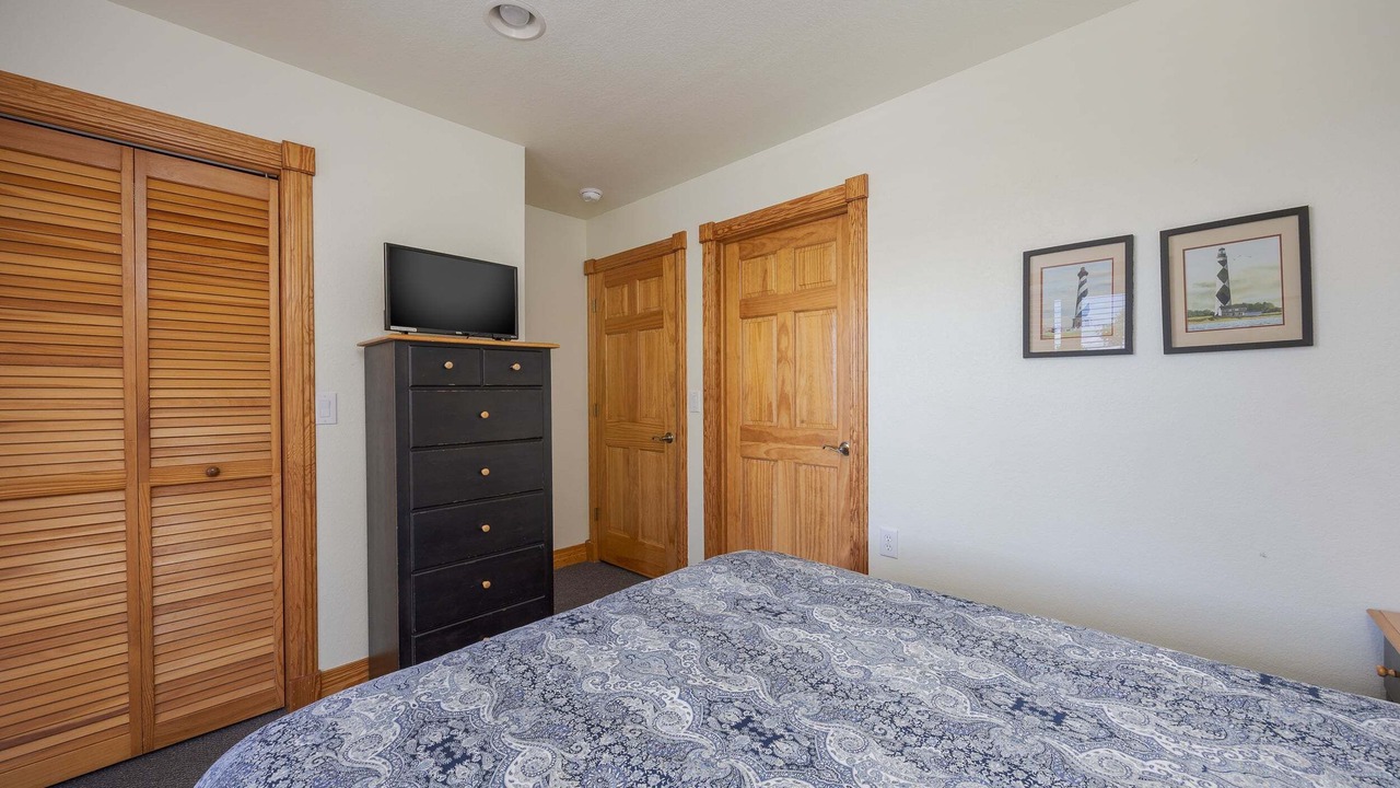 Photo of Bedroom in Monteray Shores