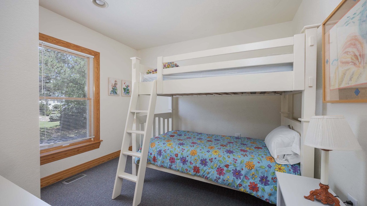 Photo of Bedroom in Monteray Shores