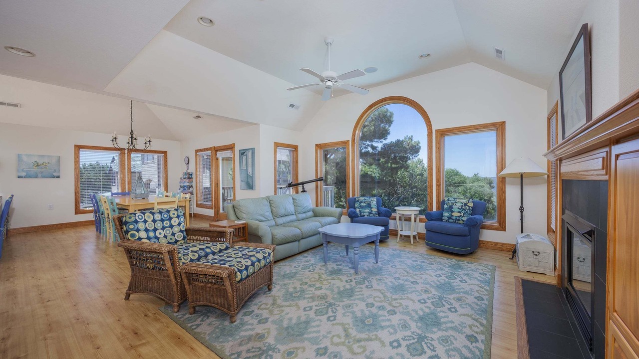 Photo of Livingroom in Monteray Shores
