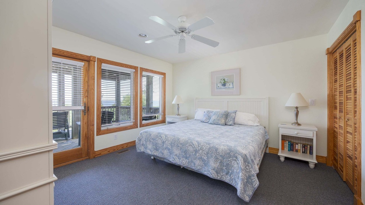 Photo of Bedroom in Monteray Shores