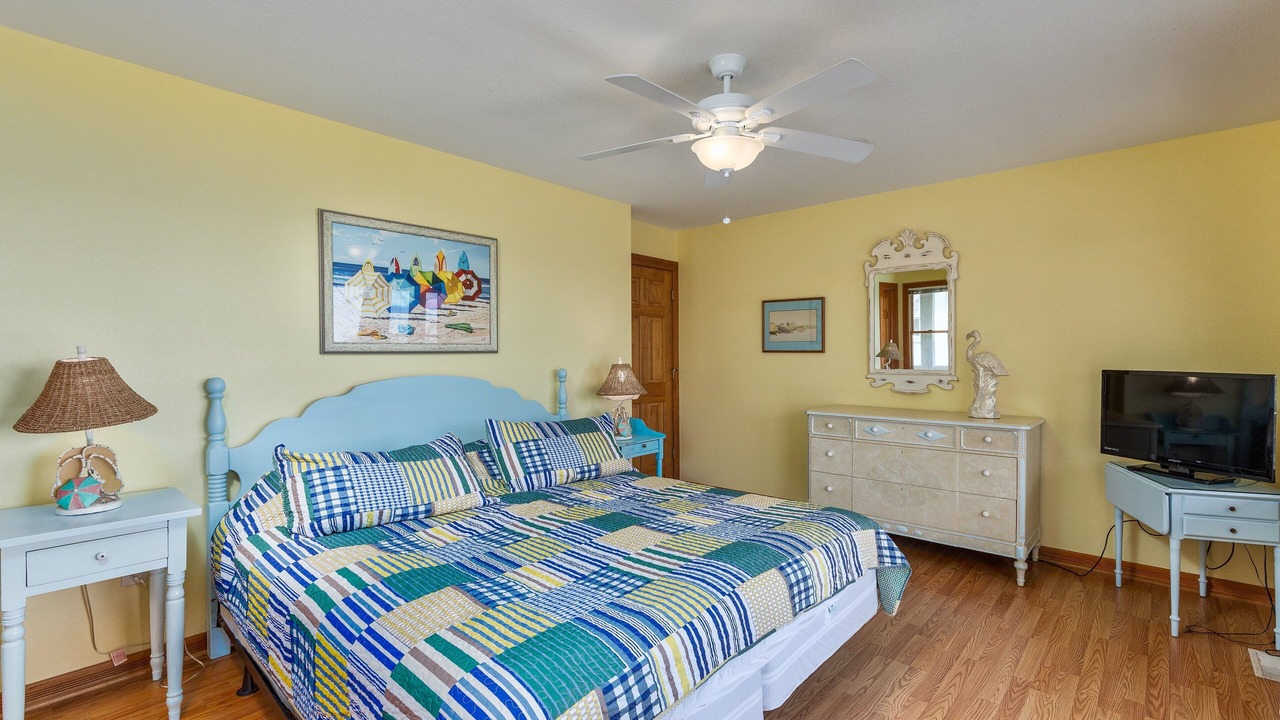 Photo of Bedroom in Monteray Shores