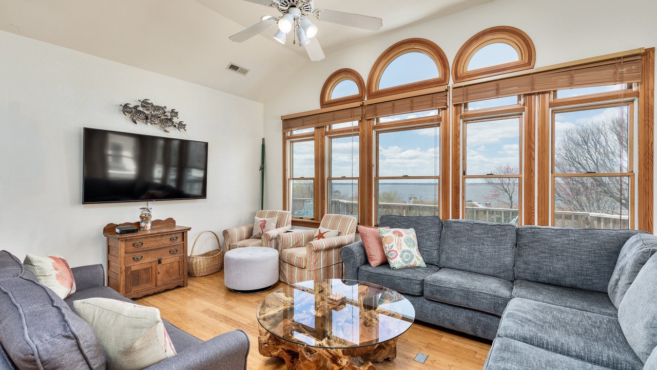 Photo of Livingroom in Monteray Shores