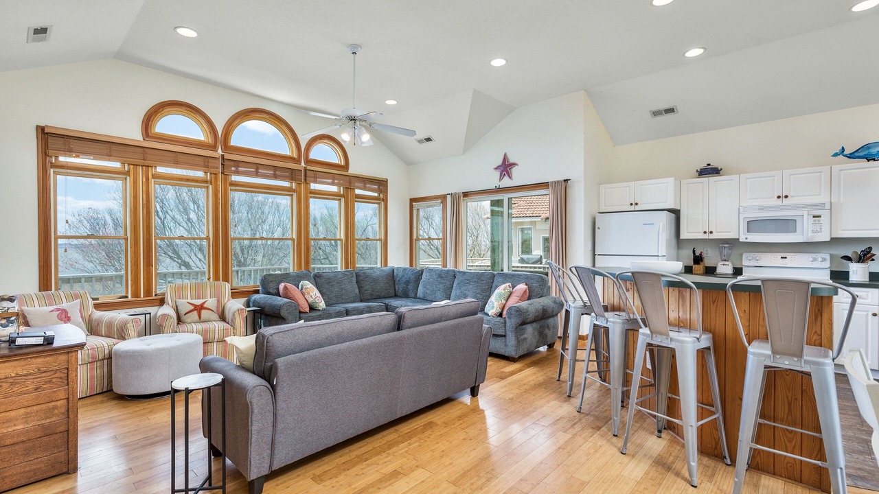 Photo of Livingroom in Monteray Shores