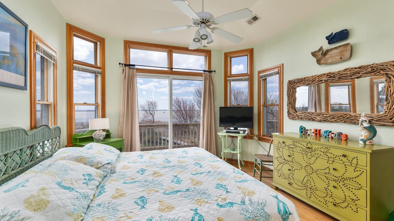 Photo of Bedroom in Monteray Shores
